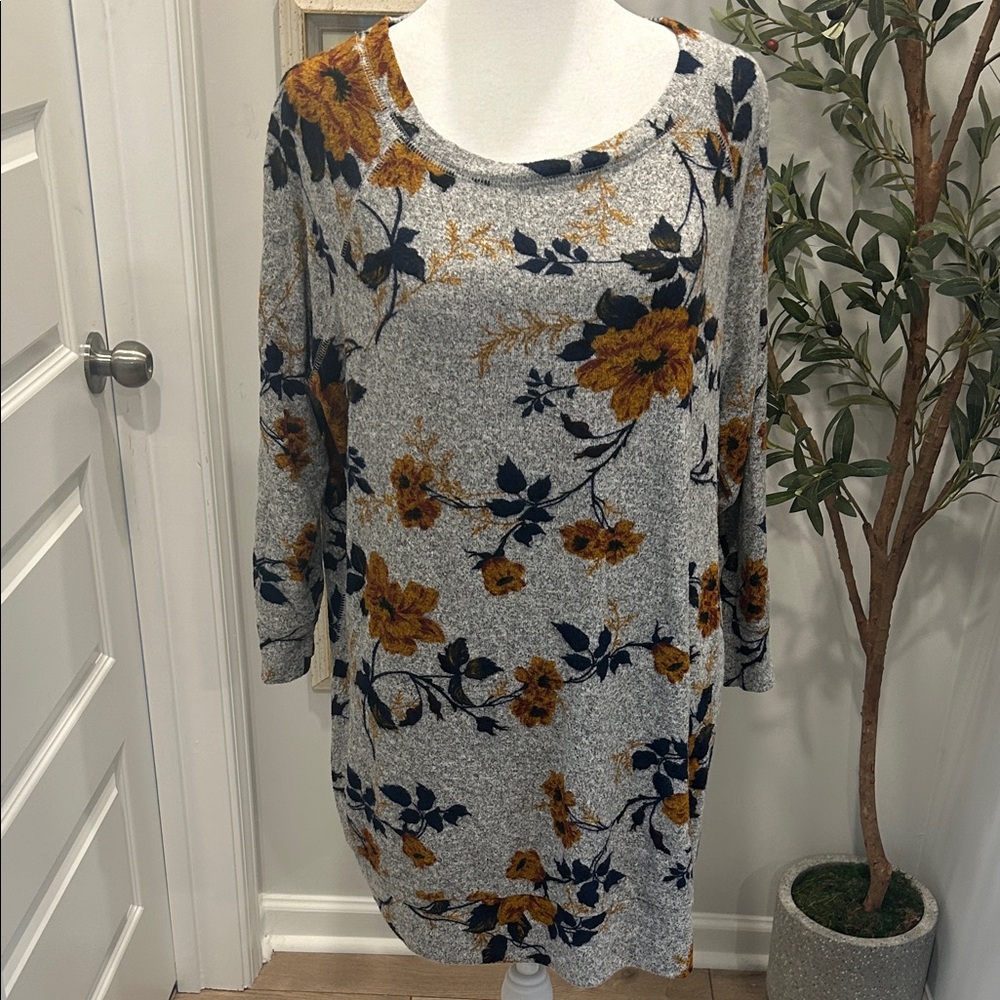 Floral Knit Tunic Top in Gray and Mustard